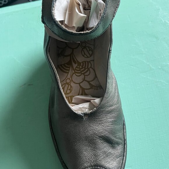 women's Fly London strappy wedge size 38/ 7.5-8 - Picture 2 of 8